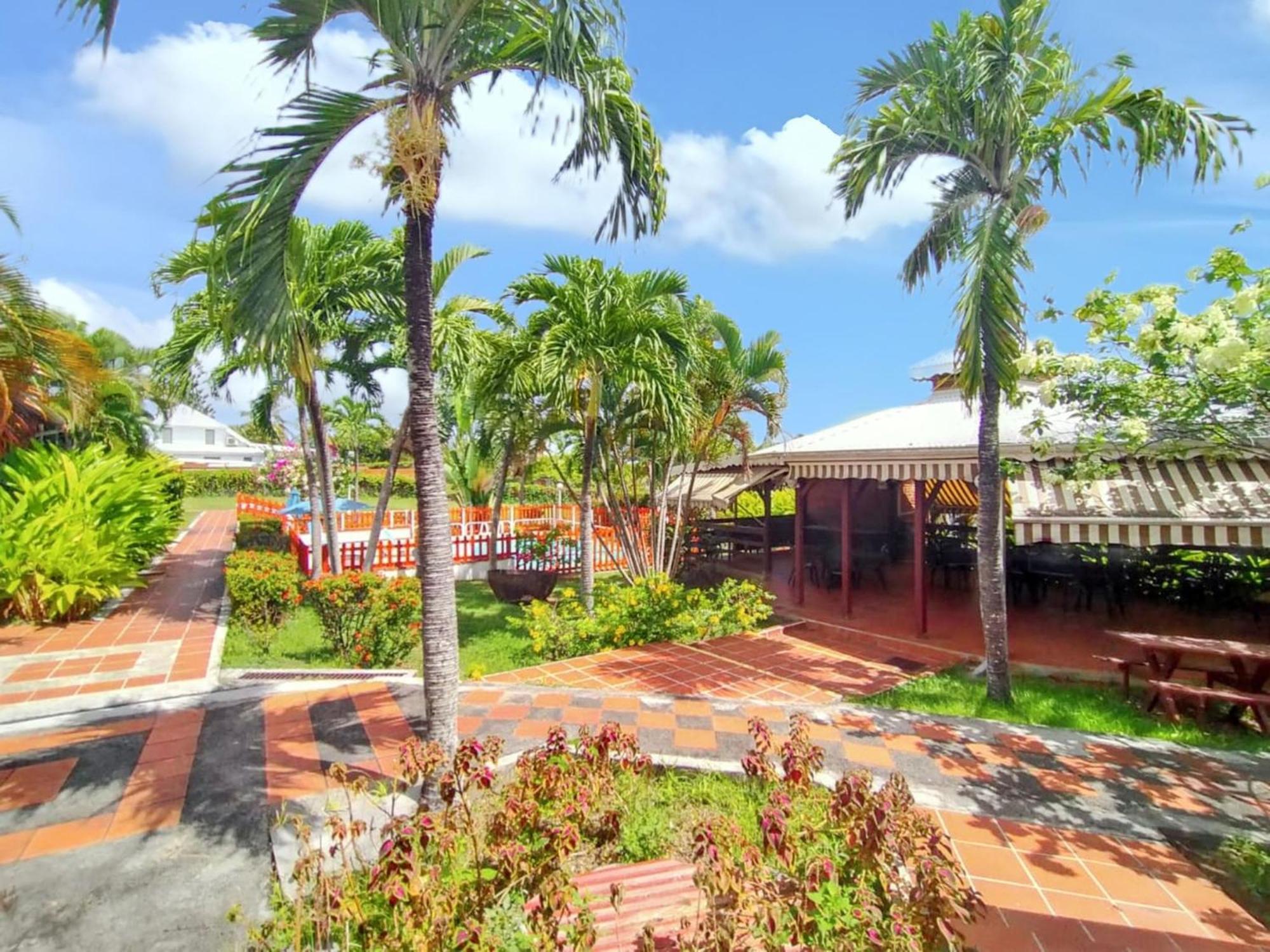 Maison D'une Avec Piscine Partagee Jardin Clos Et Wifi A Rose A 1 Km De La *